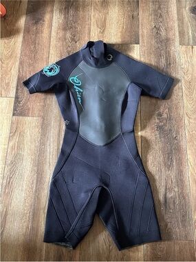 O’Brien New with tags wetsuit Womans Small surfing